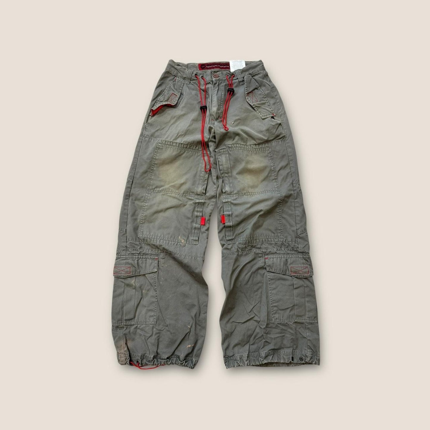 Grey cargo trousers with red