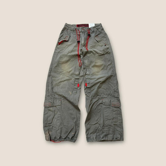 Grey cargo trousers with red