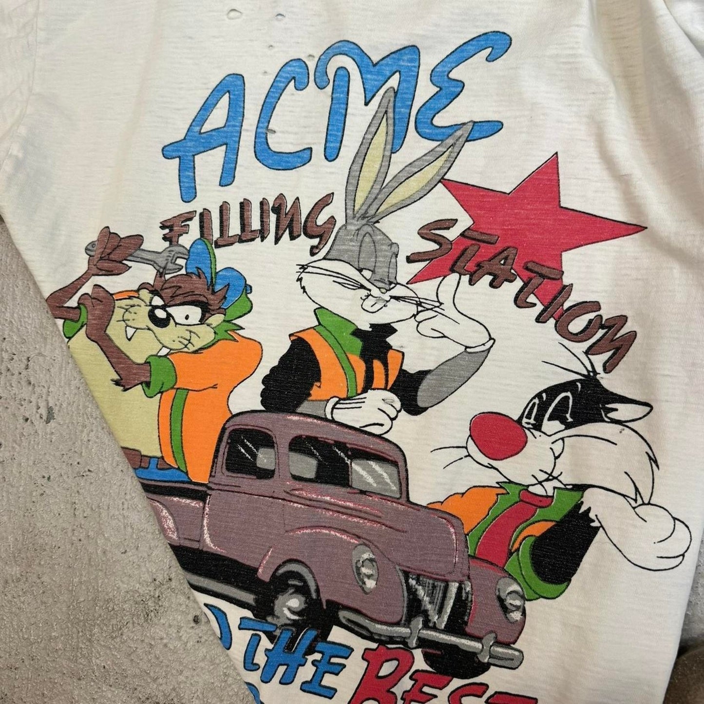 Looney tunes white and multi coloured