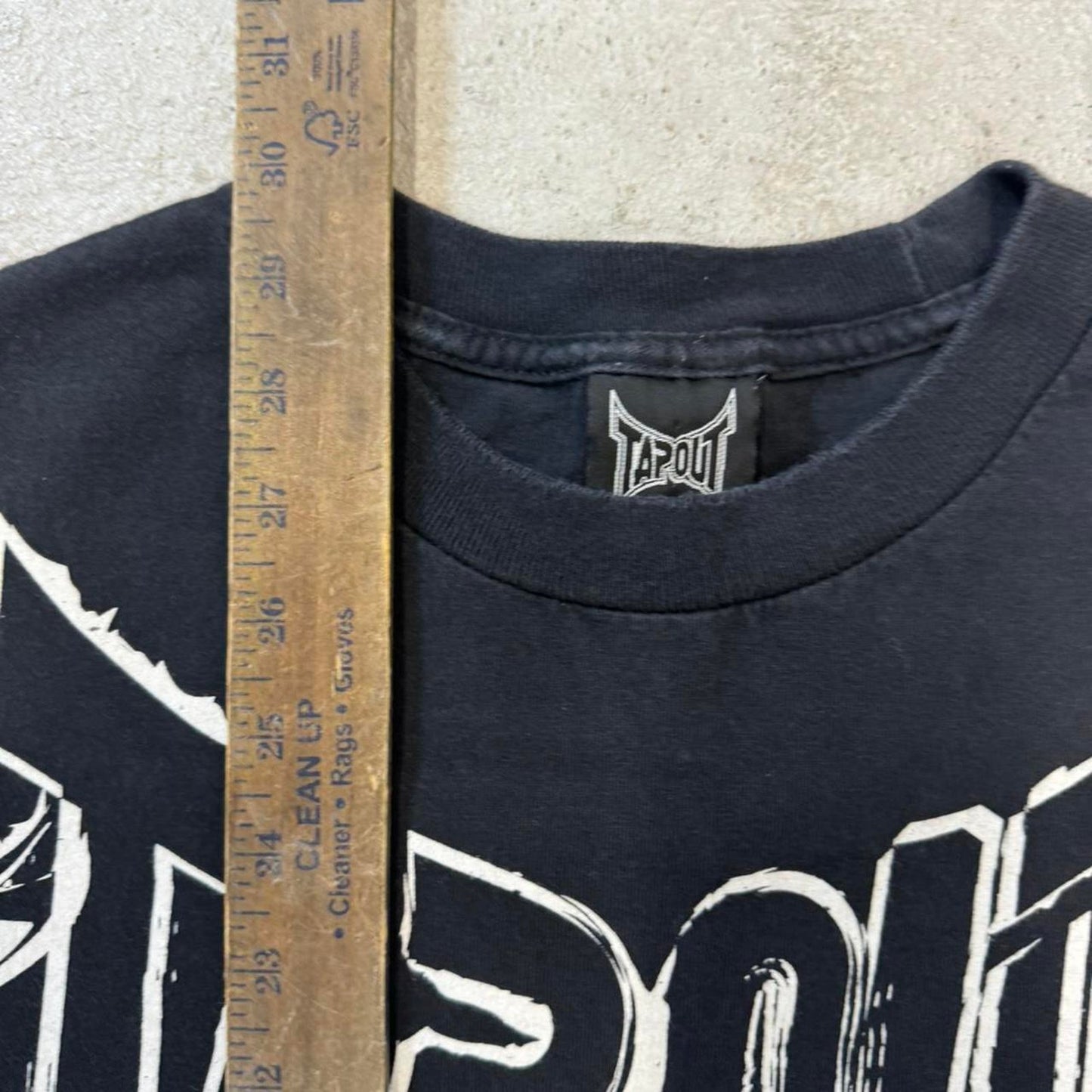 Tapout black and white tee