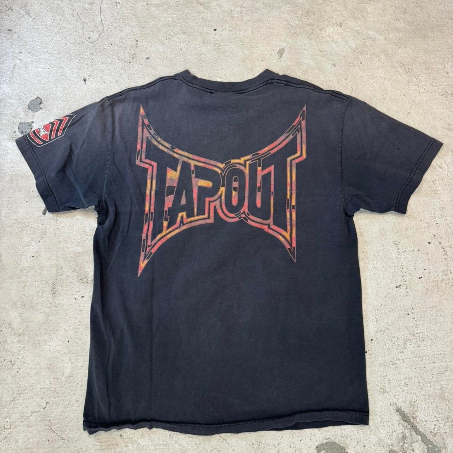 00s tapout red and black