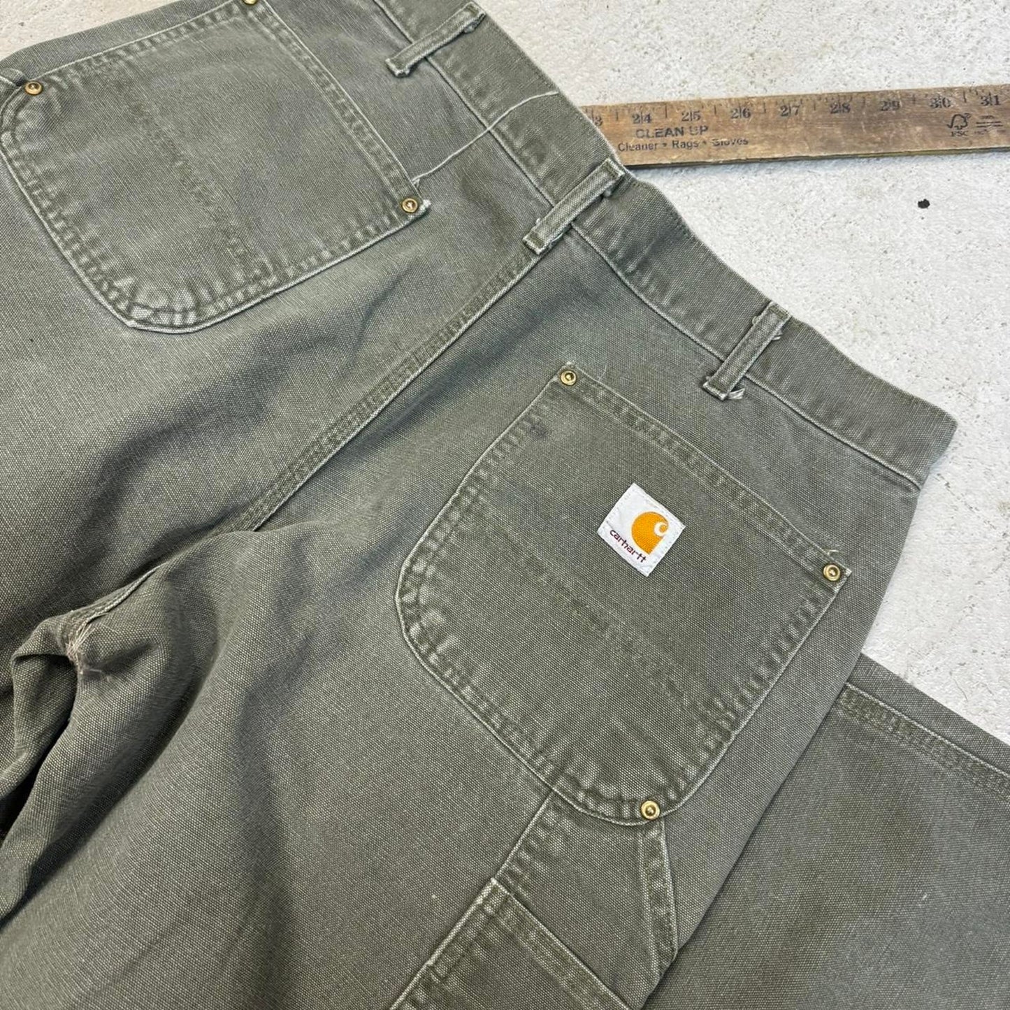 Green carpenter pants workwear carhartt